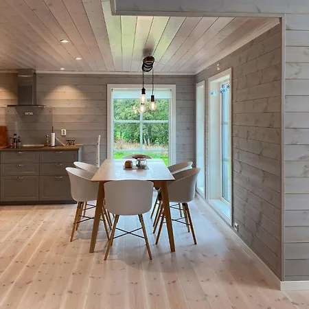 4 Bedroom In Nyaraló *
