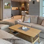 4 Bedroom In * Hildre